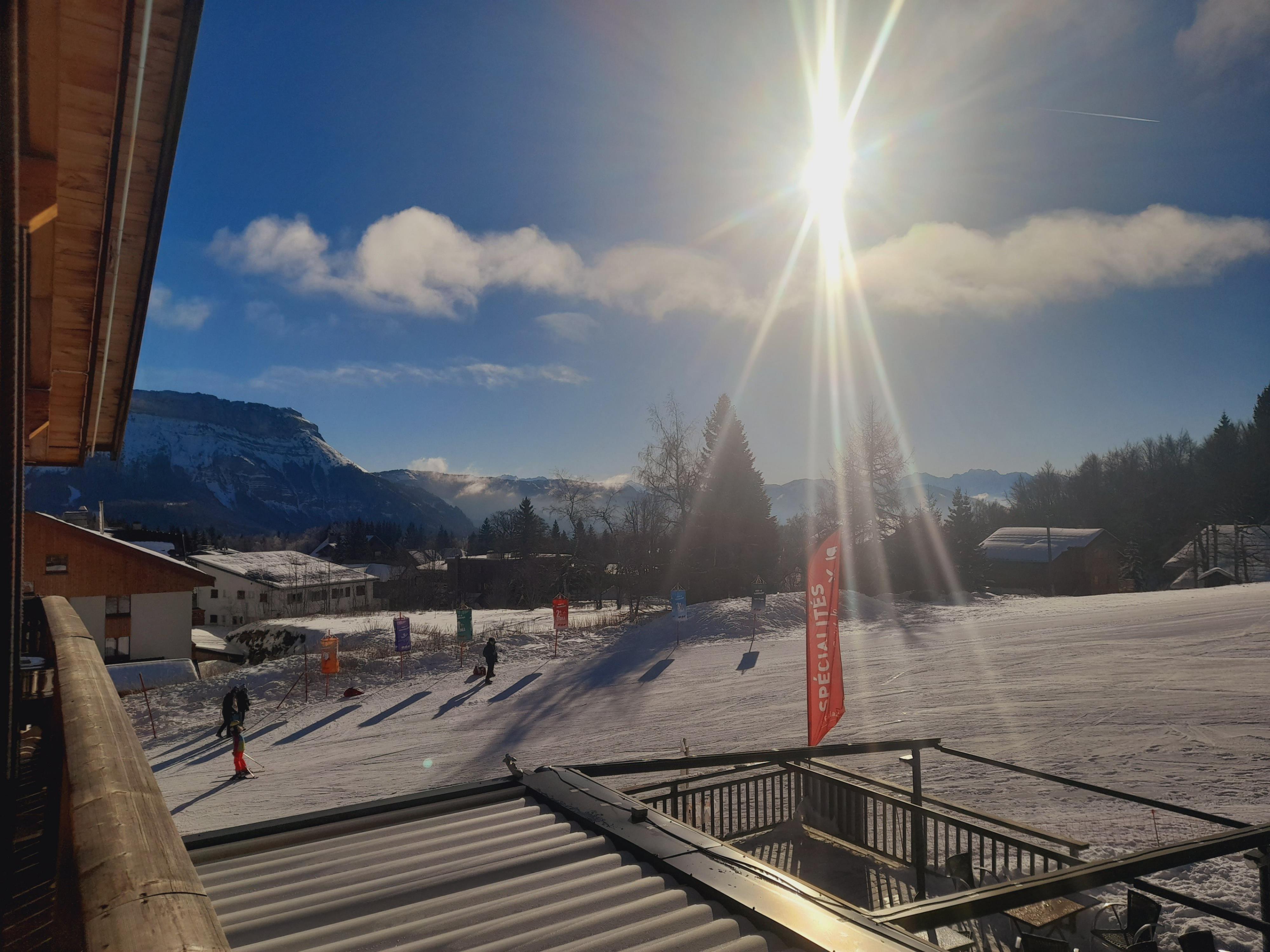 ski station restaurant neige